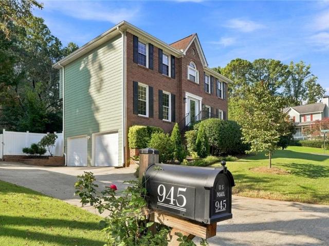 945 Meadowsong Circle