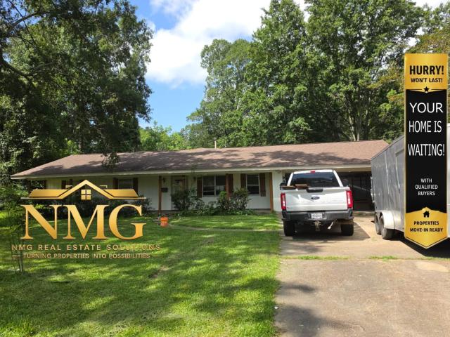 945 Park Ln, 5 beds, 3 full baths