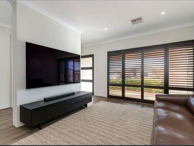$945 PER WEEK | FULL GARDEN SERVICE INCLUDED