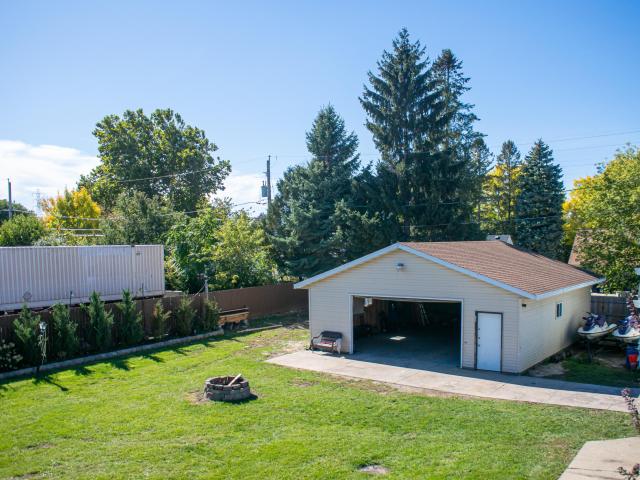 945 W Waterford Ave