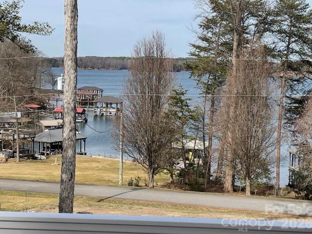 9464 Riviera Dr, Sherrills Ford, NC 28673 | MLS #4340