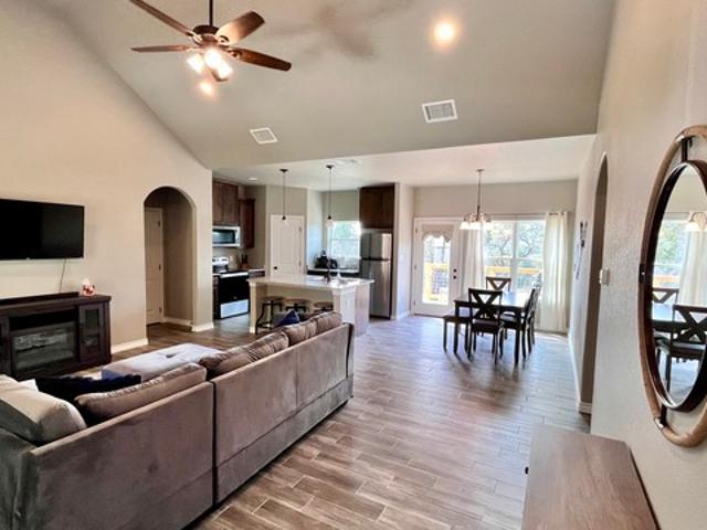 946 Cypress Dr