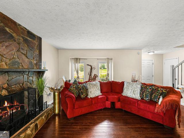 946 Fox Chase