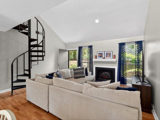 946 Old Fountain Ct
