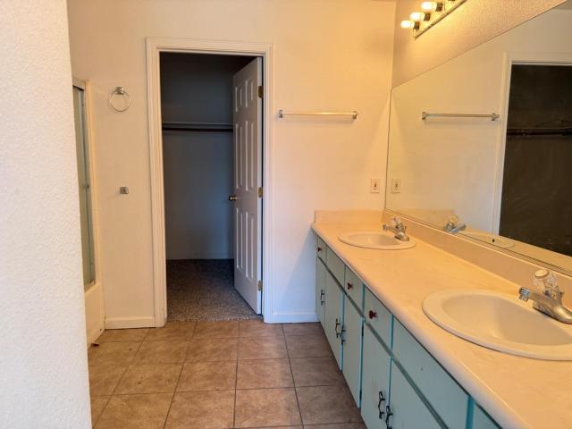 946 W Mammoth Pool Way, Hanford, CA 93230 | MLS #642047
