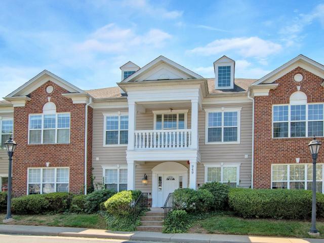 949 Glenwood Station Ln, Unit 202, Charlottesville, VA 22901 | MLS #673078