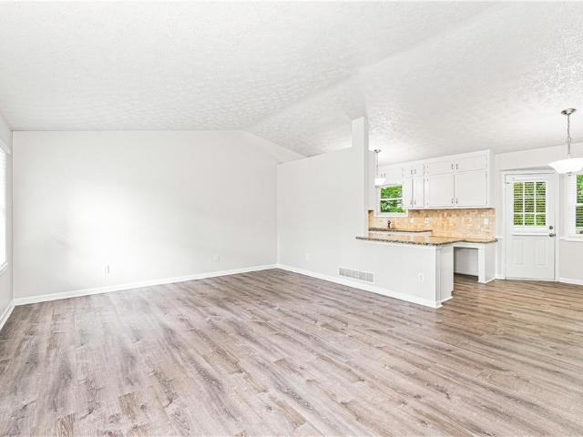949 Falconcrest Drive