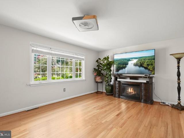 949 Oakdale Circle