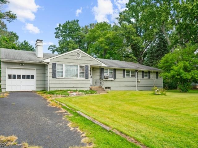 94 Woodlawn Ave