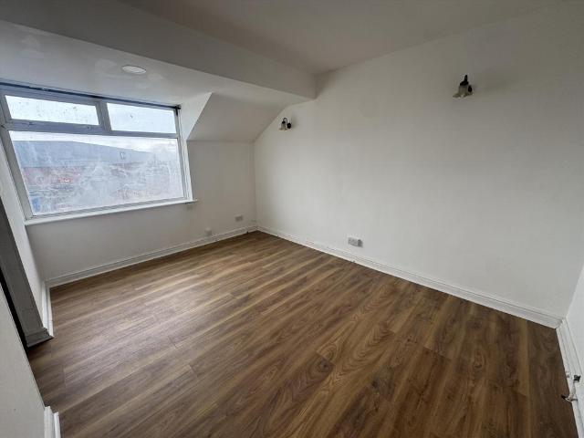 94 Beach Road, Thornton Cleveleys FY5 2 bed flat to rent £600 pcm £138 pw