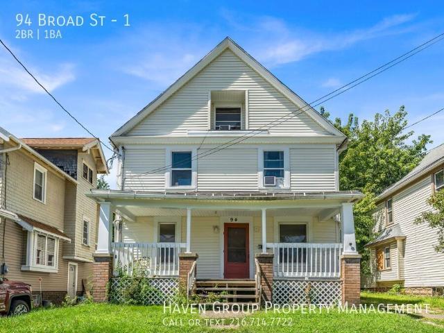 94 Broad St | Unit 1, Akron, OH 44305 Spacious 2 bed 1 bath multi family home!