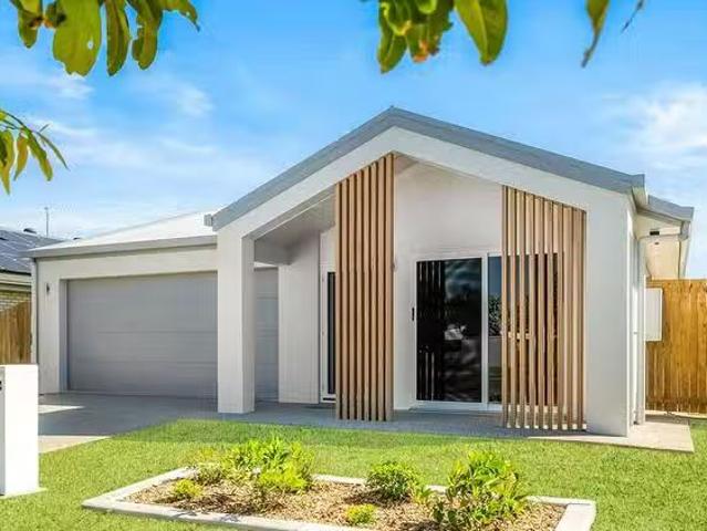 94 Commander Parade, Bucasia, QLD 4750