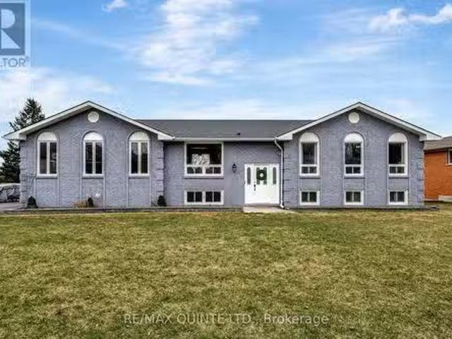 94 Cloverleaf Drive, Belleville Thurlow Ward, ON, K8N 4Z5.