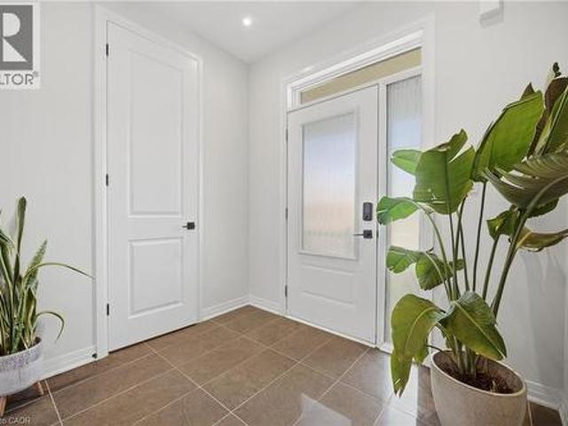 94 E Settlers Road E, Oakville, ON, L6H 7W5 house for sale | Listing ID 40867 | Royal LePage
