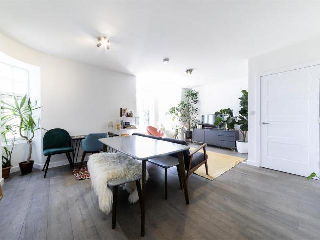 94 Frobisher Road, London N8 2 bed flat to rent £2,650 pcm £612 pw