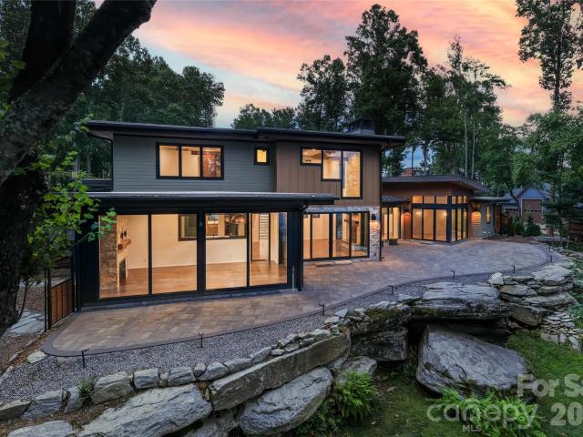 94 Laurel Ledge Way