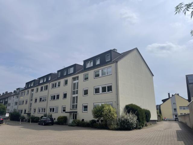 94 m2 große lichtdurchflutete 5,5 Zimmer Eigentumswohnung mit Südbalkon in ruhiger Lage