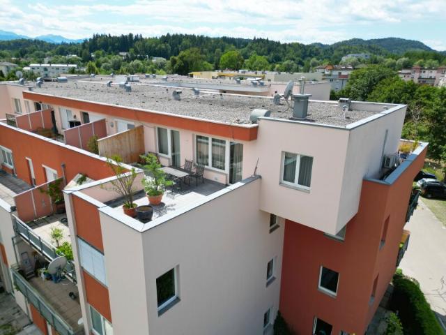 94 m² Wohnkomfort über den Dächern von Klagenfurt Zwei Terrassen, Wintergarten, Klimaanlage und Schwedenofen 