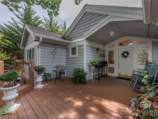 94 Oakcrest Lane