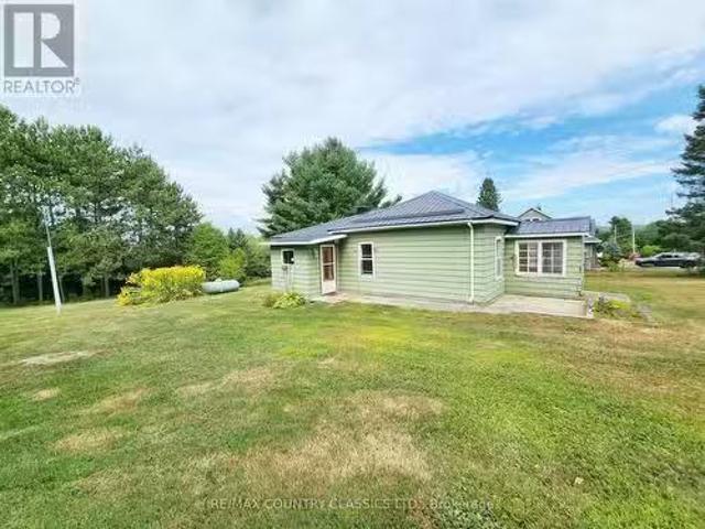 94 Paradise Road, South Algonquin, ON, K0J 2M0 house for sal.