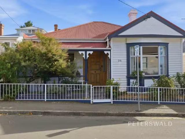 94 Queen St, Sandy Bay House for rent Listed by Chinique Smit.