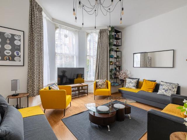 94 Redcliffe Gardens, London, SW5 0DU, United Kingdom | 3 bed apartment for rent #140655812 | Rentberry