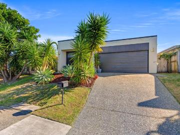 94a Dixon Drive, PIMPAMA QLD 4209