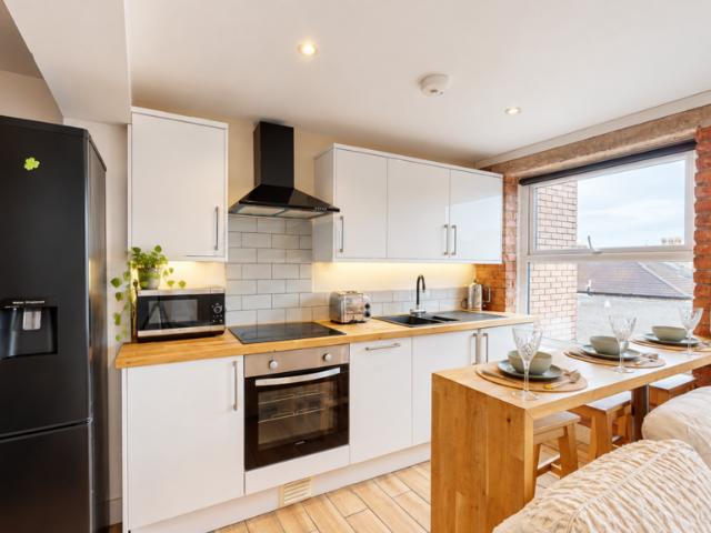 94e Whiteladies Road, Bristol BS8 3 bed flat to rent £3,367 pcm £777 pw