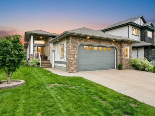 9505 Avenue, Morinville, AB, T8R 0C7 house for sale | Listing ID E4497 | Royal LePage