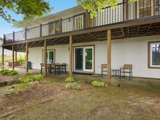 9506 Lakeside Drive