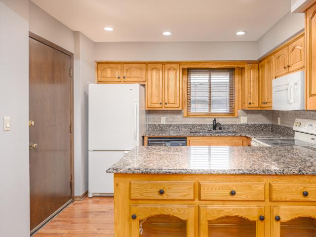 9508 W Maple Ct, Unit 01