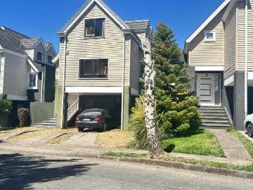 $ 950.000 Casa en Arriendo en Temuco 4 dormitorios 4 baños / Kutt Property