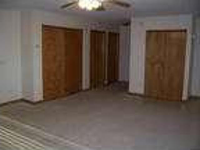 $950 / 2br 1000ftÂ² 191 Veteran Hill Road