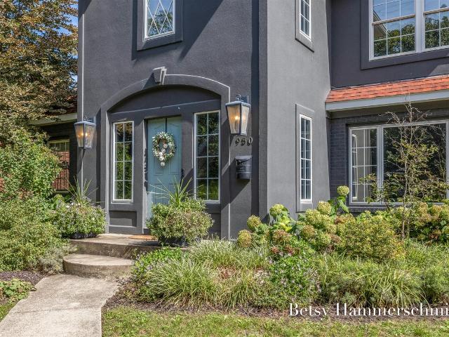 950 Bellclaire Avenue