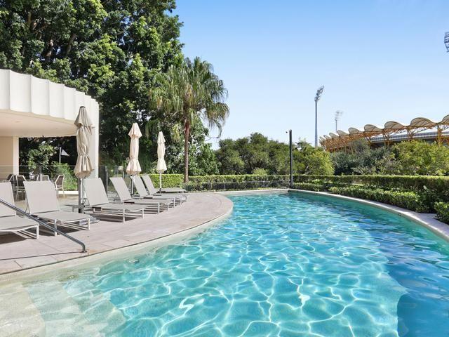 $950 per week / $3,800 Bond