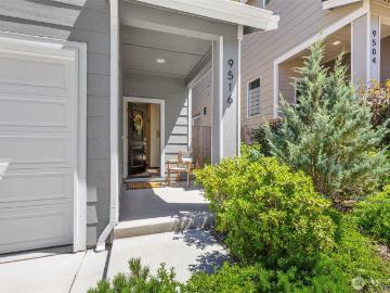 9516 Fairhaven Circle NE