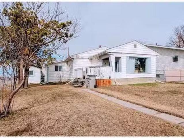 9516 106 Ave, Grande Prairie, AB, T8V 1J1 house for sale Li.