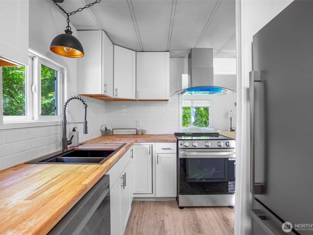 9512 Avenue SE # 13