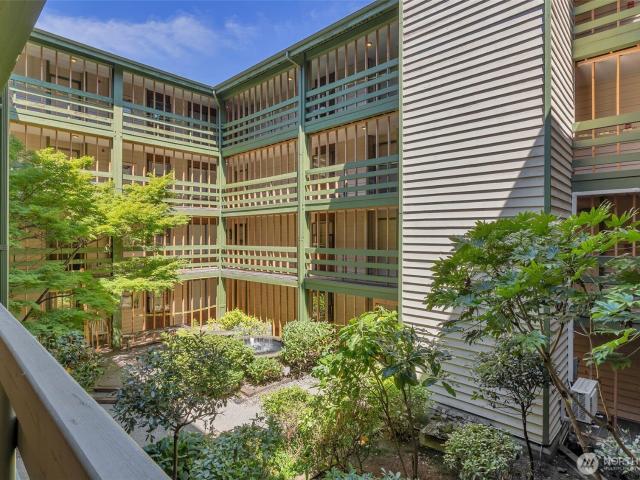 9512 1st Avenue NE # 204