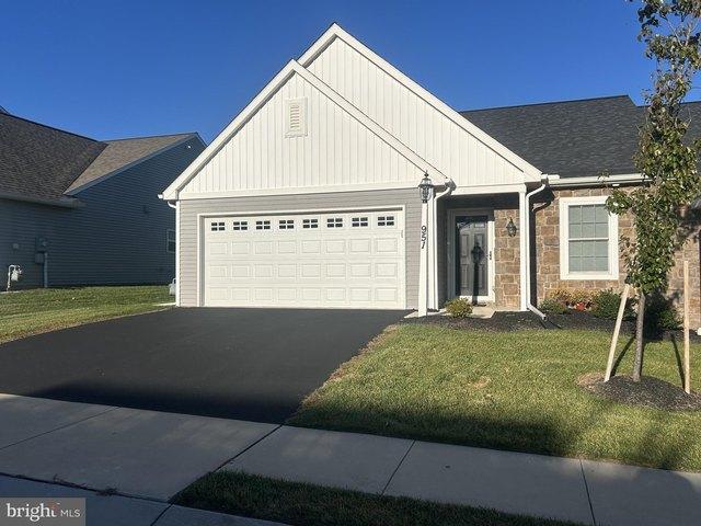 951 Shadowbrooke Dr, York, PA 17315