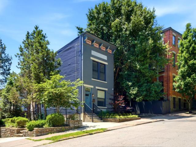 951 Parkside Place