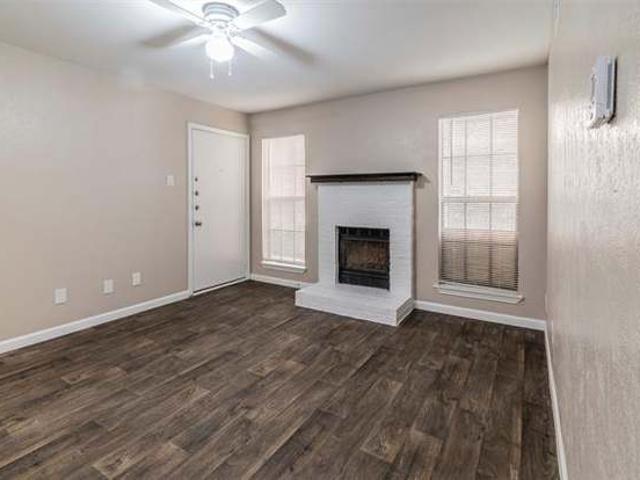 9520 Royal Ln, 1 bed, 1 full bath
