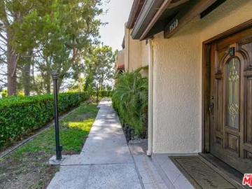 9520 VIA TIVOLI, BURBANK, CA 91504
