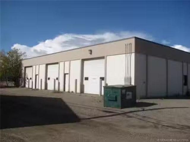 9521 90 Avenue, Peace River, AB, T8S 1G8 commercial for leas.