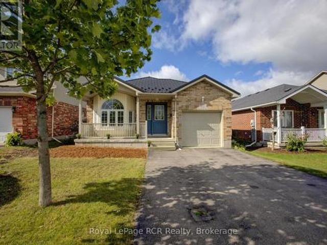 952 Gzowski Street, Centre Wellington Fergus, ON, N1M 3V9 house for sale | Listing ID X13723 | Royal LePage