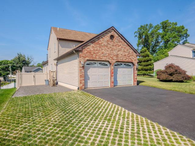 952 Duxbury Drive