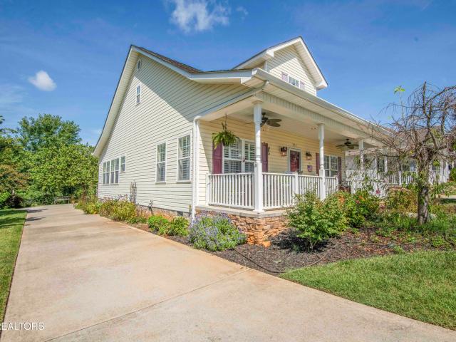 952 Stratford Ave
