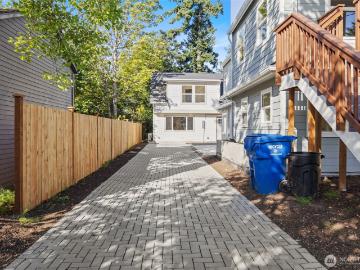 9545 Wallingford Ave N, Seattle, WA 98103 | MLS #2434