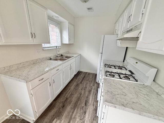 954 Greenwood W