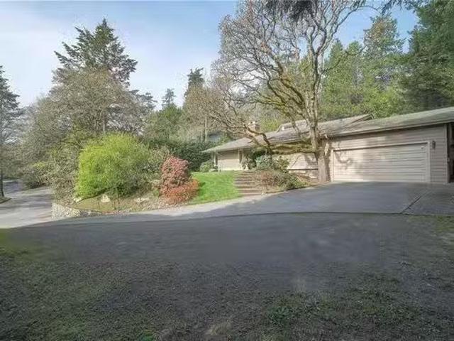 954 Royal Oak Dr, Saanich, BC, V8X 3T4 house for sale Listi.